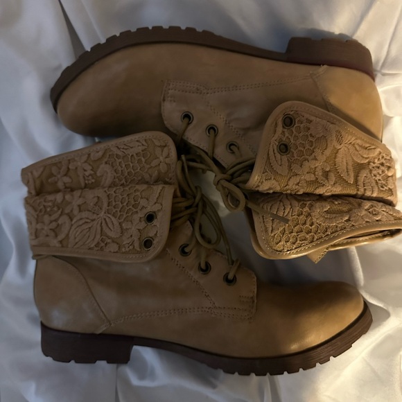 GUC Rock and Candy boots. Size 10 women’s. - Picture 3 of 9